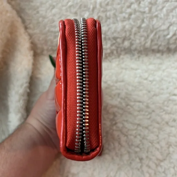 Burberry Long Zippered Checkered Wallet with Patent Leather - Picture 4 of 13